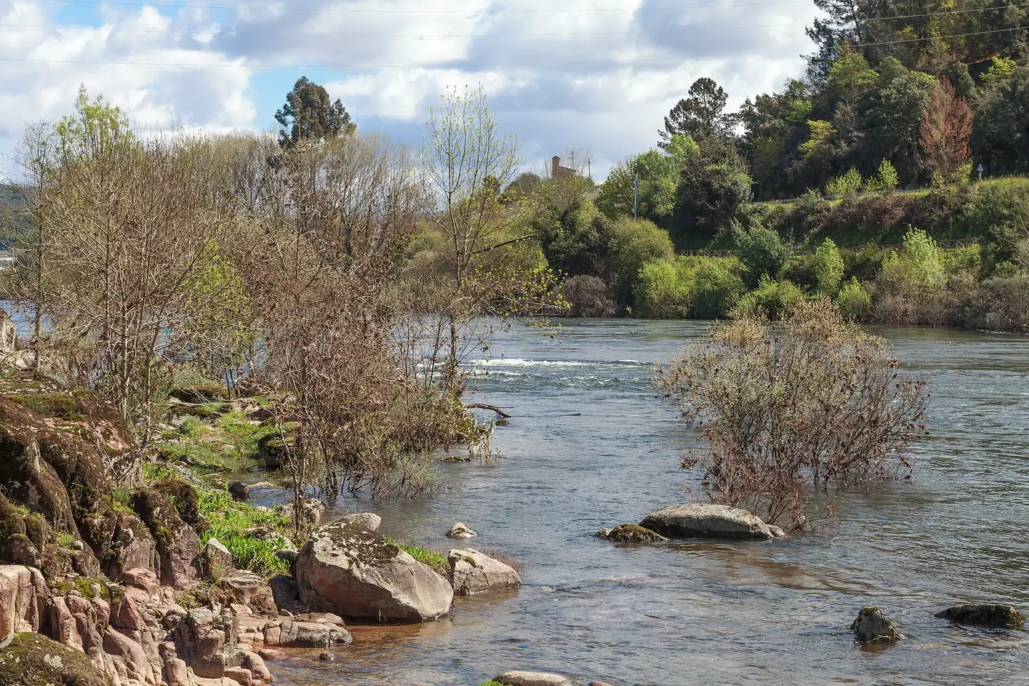 Termas junto al río en Galicia