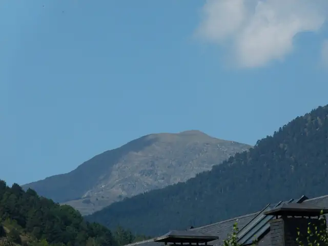 Valle de montaña en el Pirineo