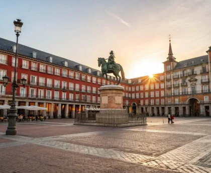 Plaza Mayor en Madrid: historia y vida al atardecer Madrid en 3 días