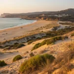 Playa secreta de la Costa de la Luz al atardecer